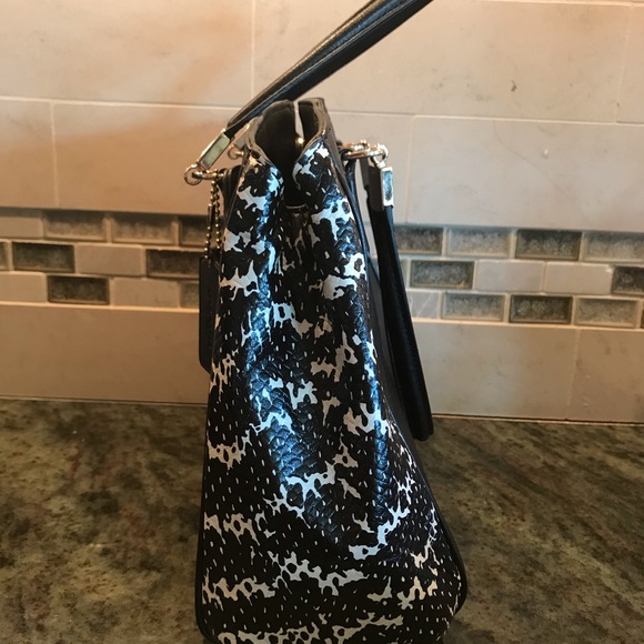 Coach Black and White Handbag - Picture 2 of 5